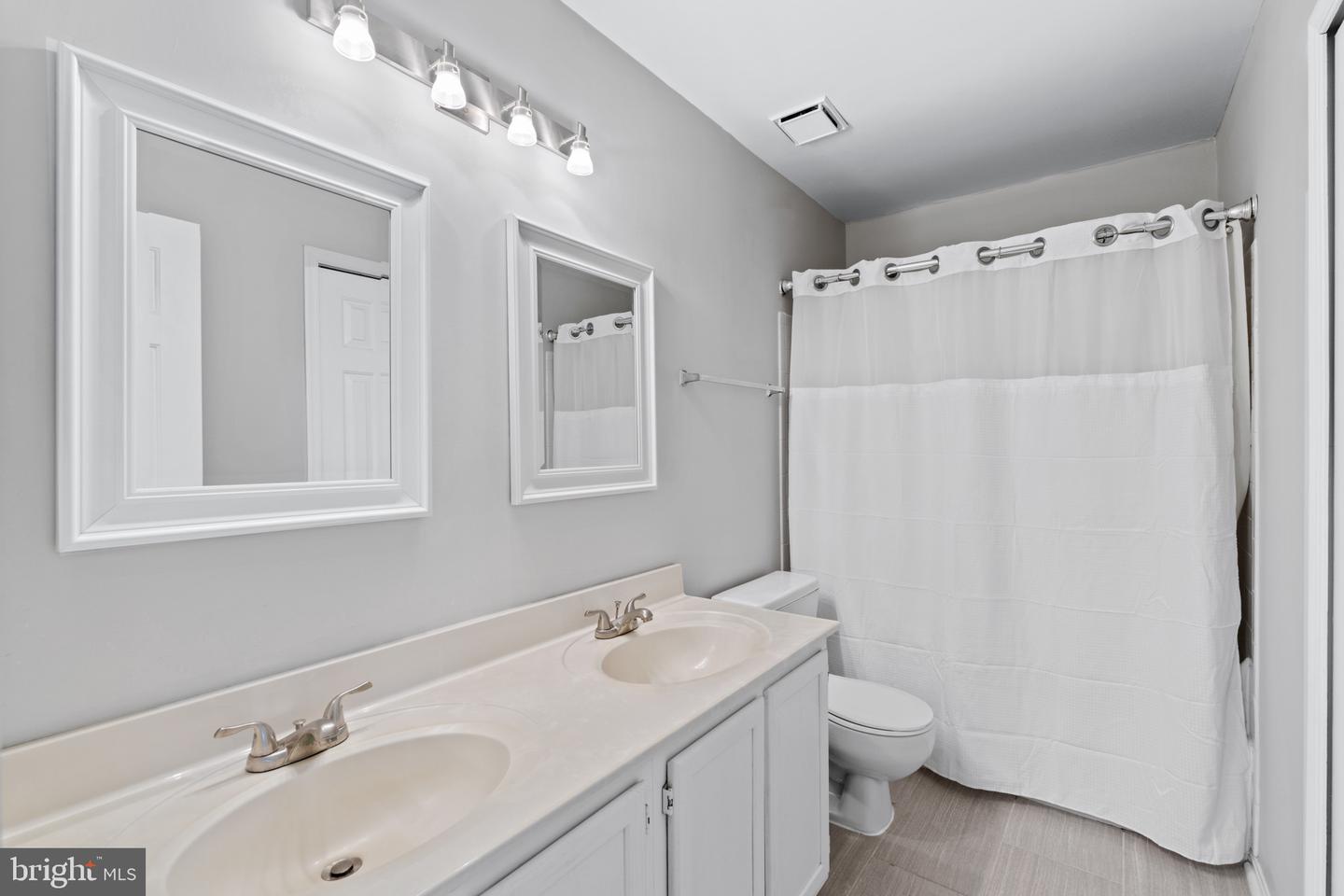 Photo 18 of 26 of 5812 Stream Pond Ct townhome