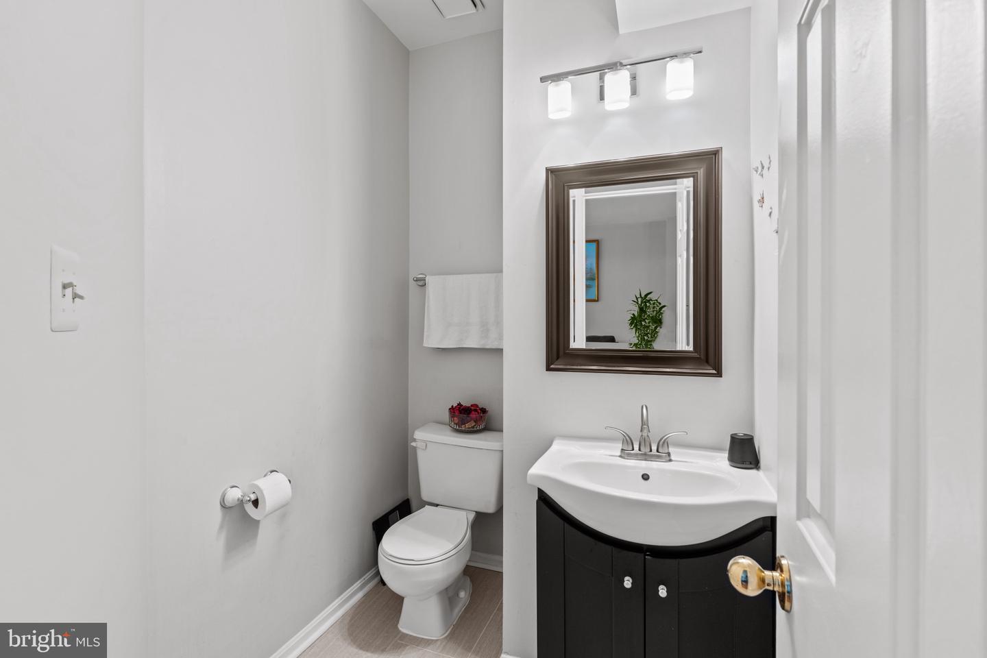 Photo 9 of 26 of 5812 Stream Pond Ct townhome