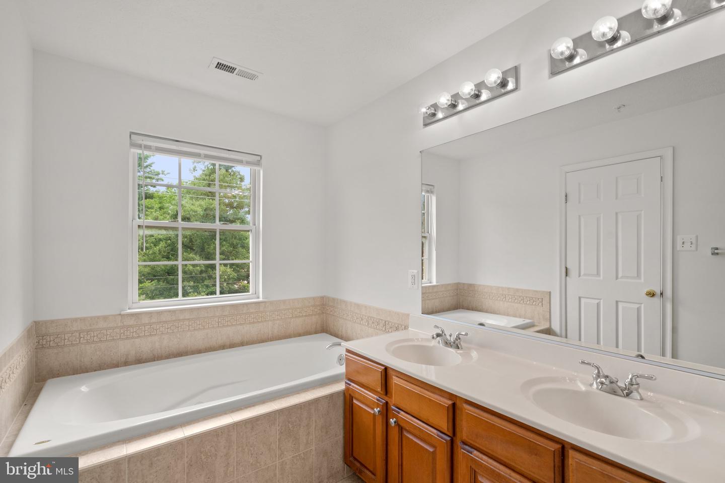Photo 23 of 42 of 887 Middle River Rd townhome