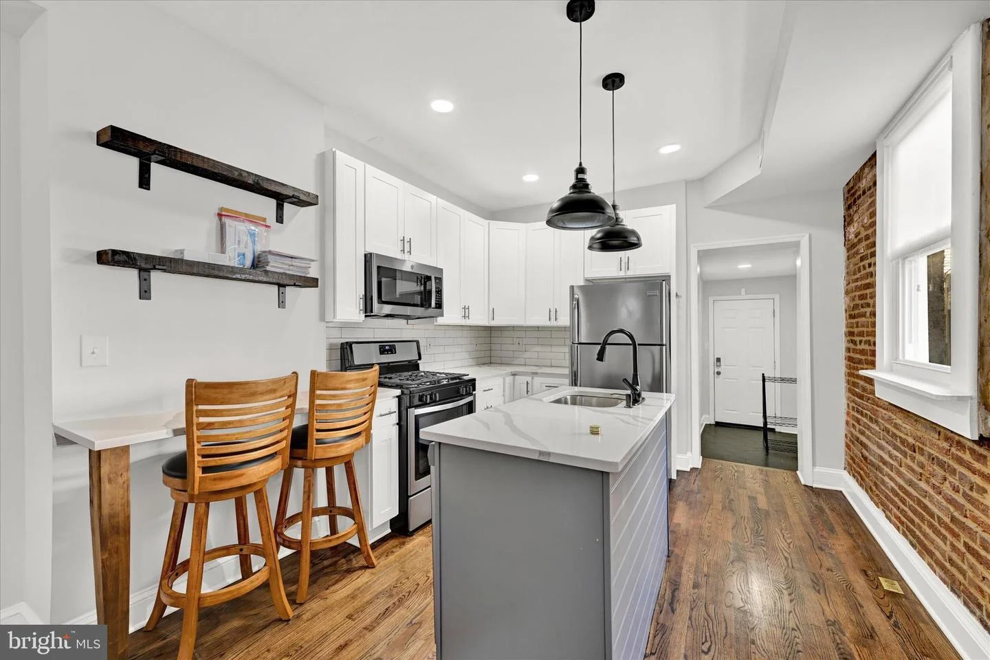 2 W Barney Street
