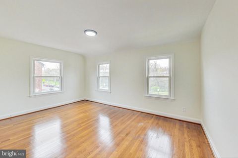 Duplex in Arlington VA 2716 Troy STREET 15.jpg