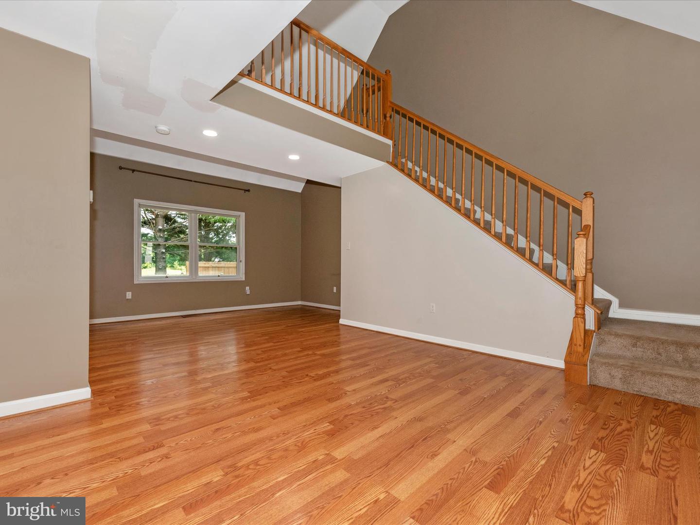Photo 7 of 47 of 10 Easy St multi-family property