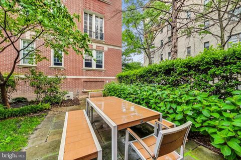 Condominium in Washington DC 1526 17th STREET 27.jpg