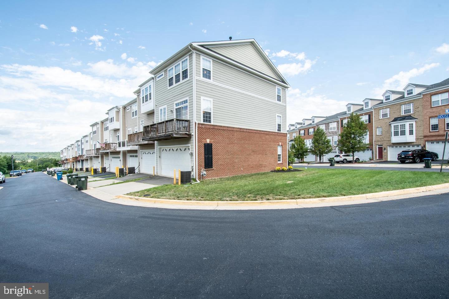 Photo 3 of 30 of 20914 Houseman Ter townhome