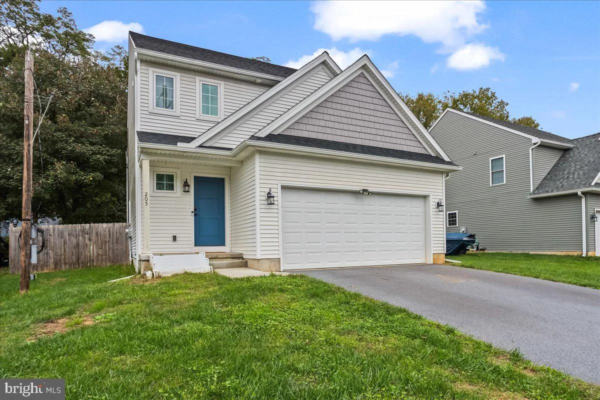 205 E Main Street, Brownstown, PA, 17508