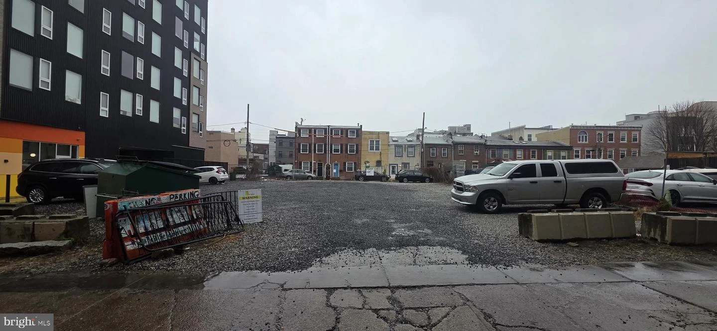 1121 N Front Street