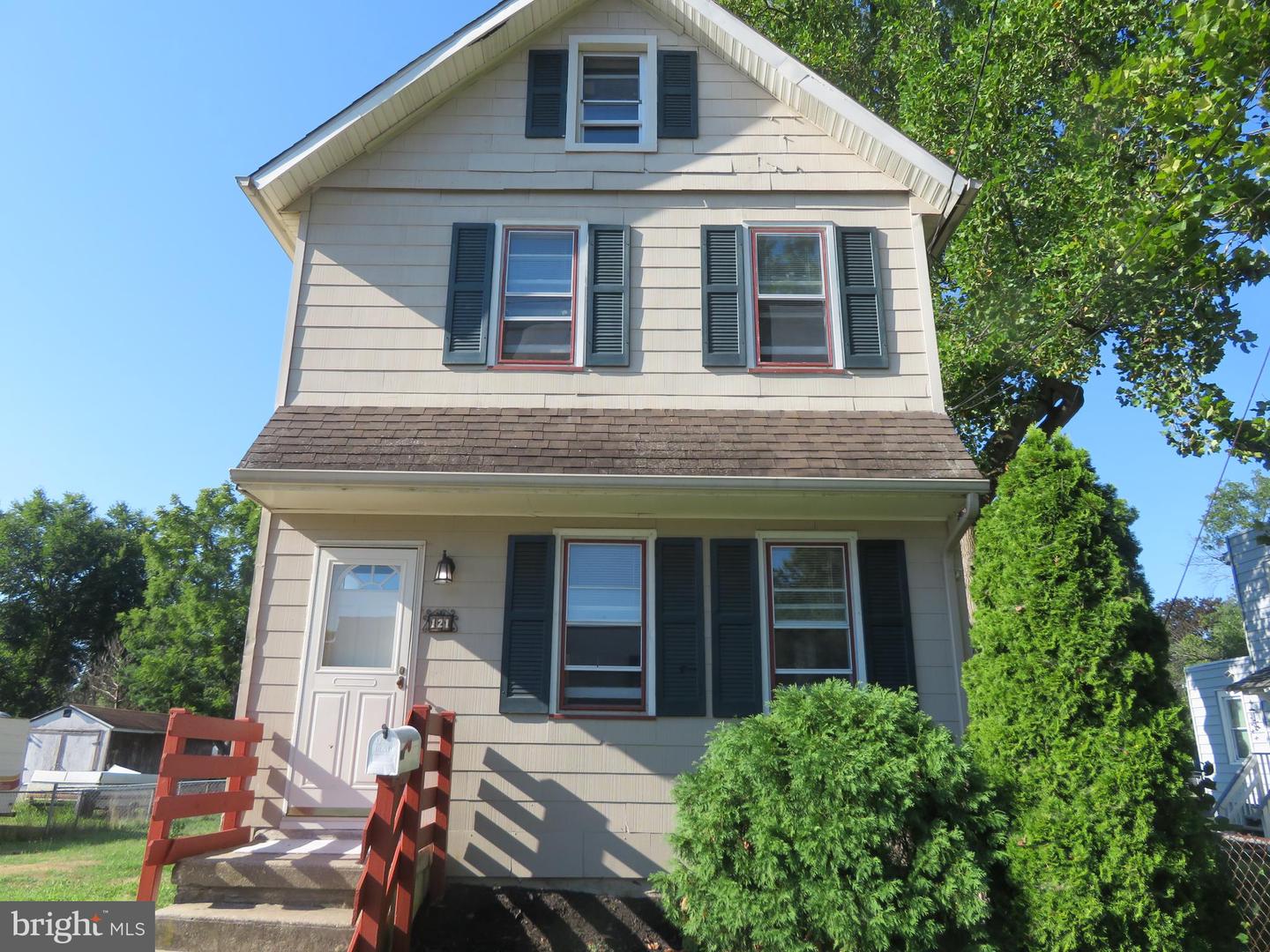 Photo 1 of 12 of 121 Oak Street house