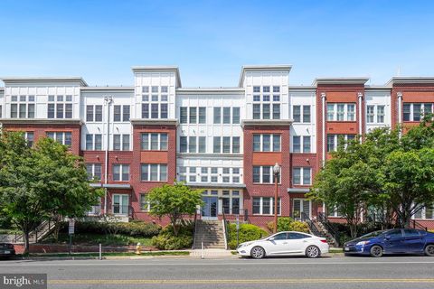 Condominium in Arlington VA 1418 Rhodes STREET.jpg