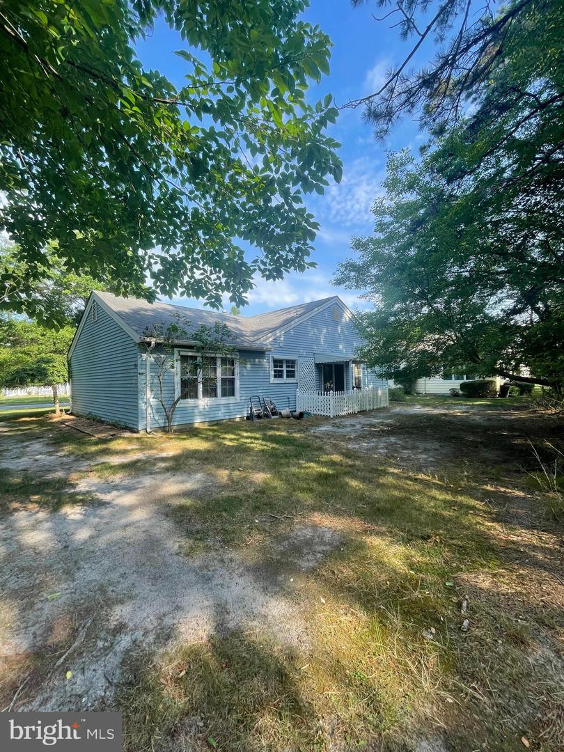 Photo 8 of 30 of 2094 Llewellyn Pkwy house