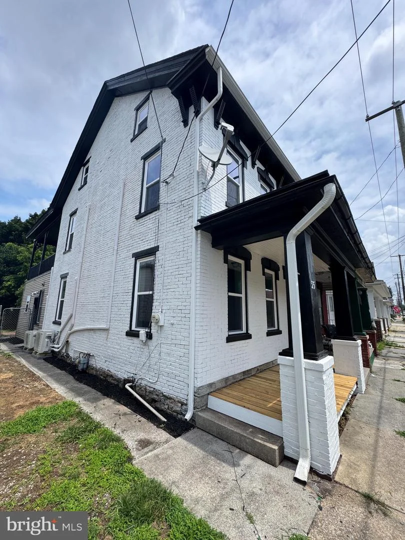 35 W Main Street, Newmanstown, PA, 17073