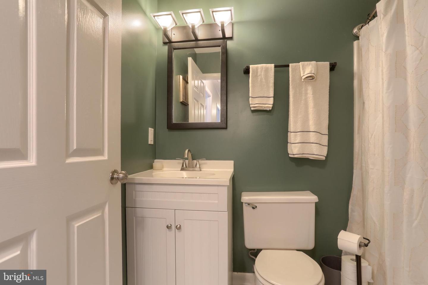 Photo 17 of 26 of 106 Forest Cir townhome