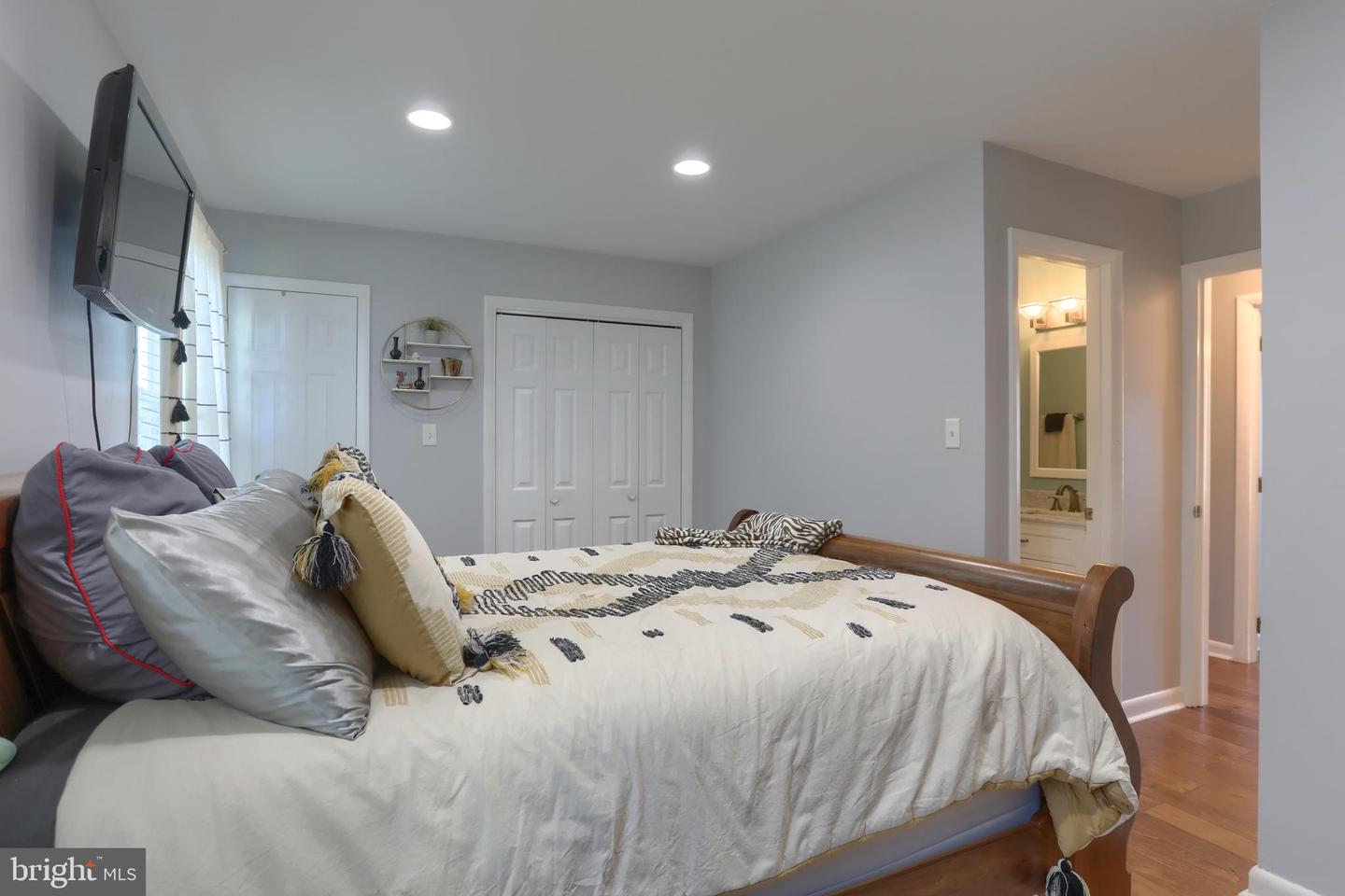 Photo 15 of 26 of 106 Forest Cir townhome