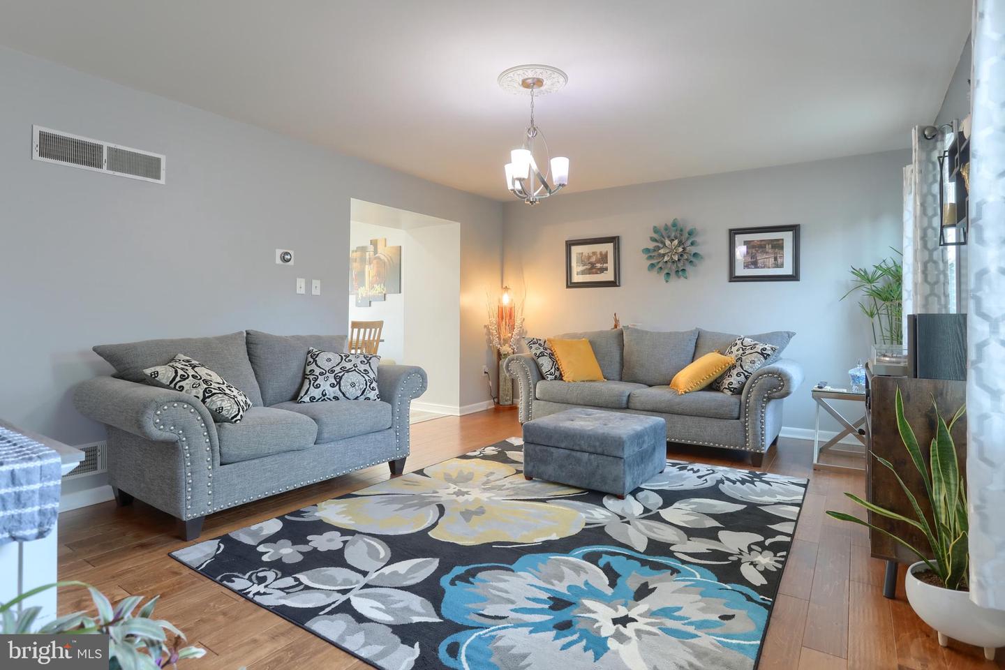 Photo 3 of 26 of 106 Forest Cir townhome