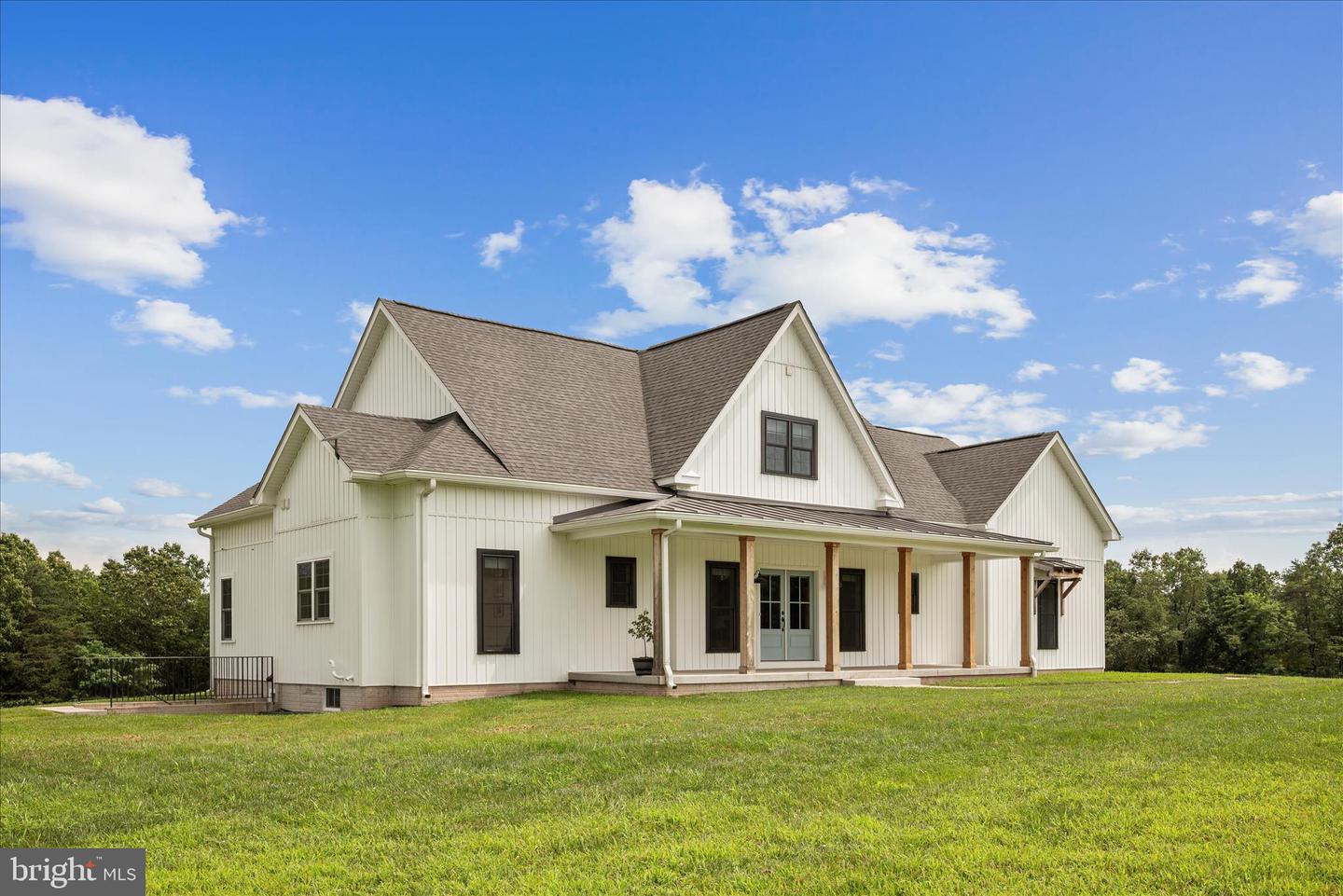 886 Middle Fork Road, Cross Junction, VA, 22625