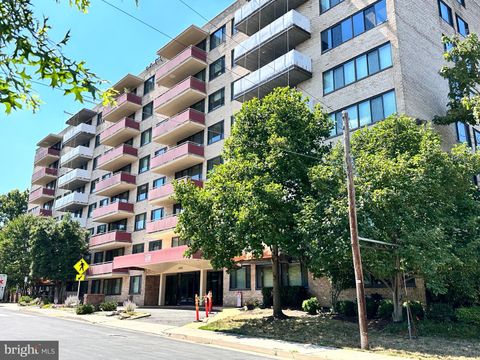 Condominium in Arlington VA 4201 Cherry Hill ROAD.jpg