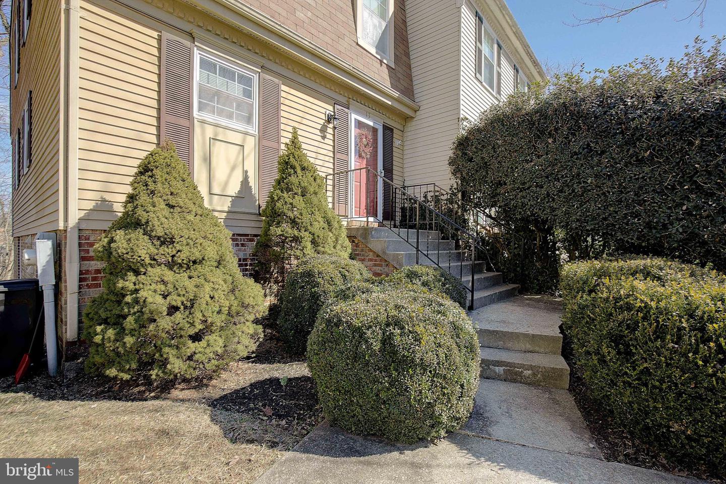13 Mooring Point Ct