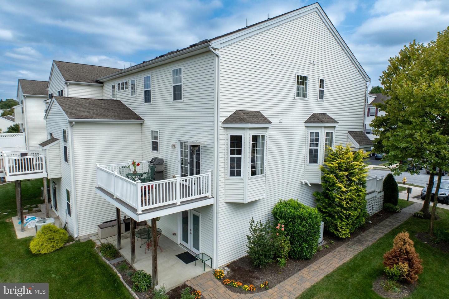 Photo 7 of 45 of 51 Narragansett Ln townhome
