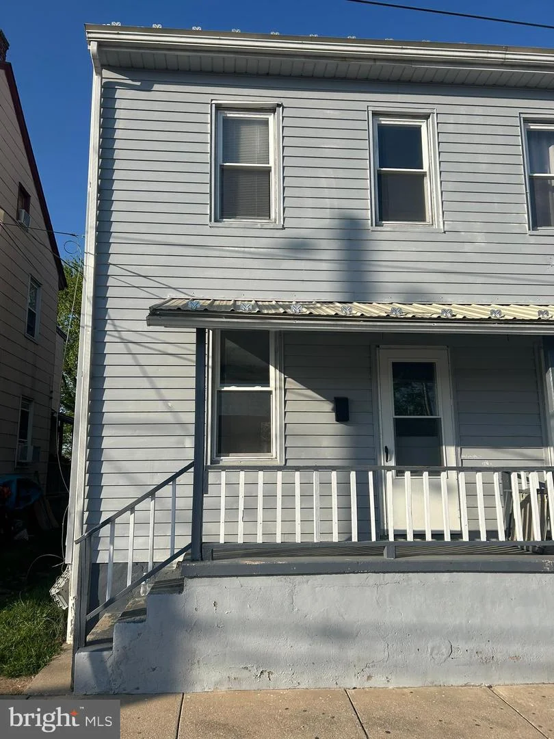 121-123 Keystone Avenue