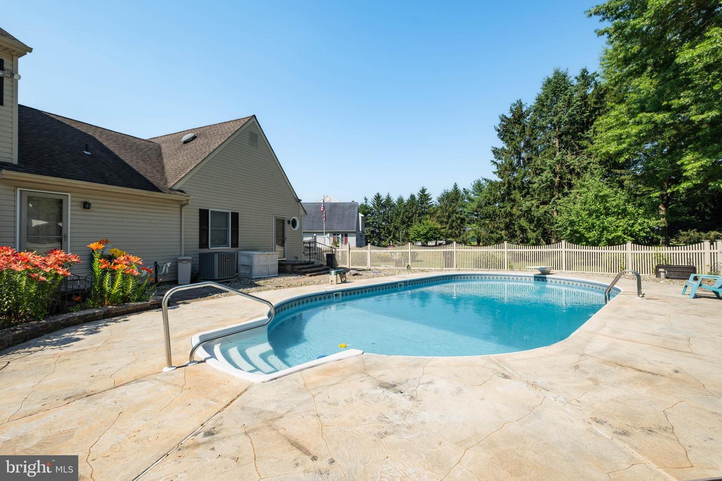Photo 50 of 63 of 202 Meadowview Ct house