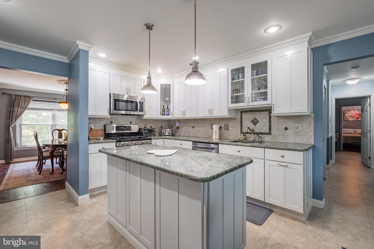 Photo 6 of 63 of 202 Meadowview Ct house