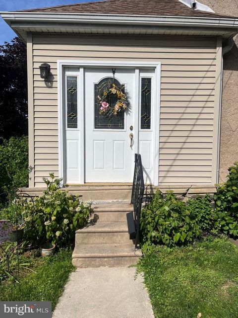 Duplex in Lansdowne PA 252 Plumstead AVENUE.jpg