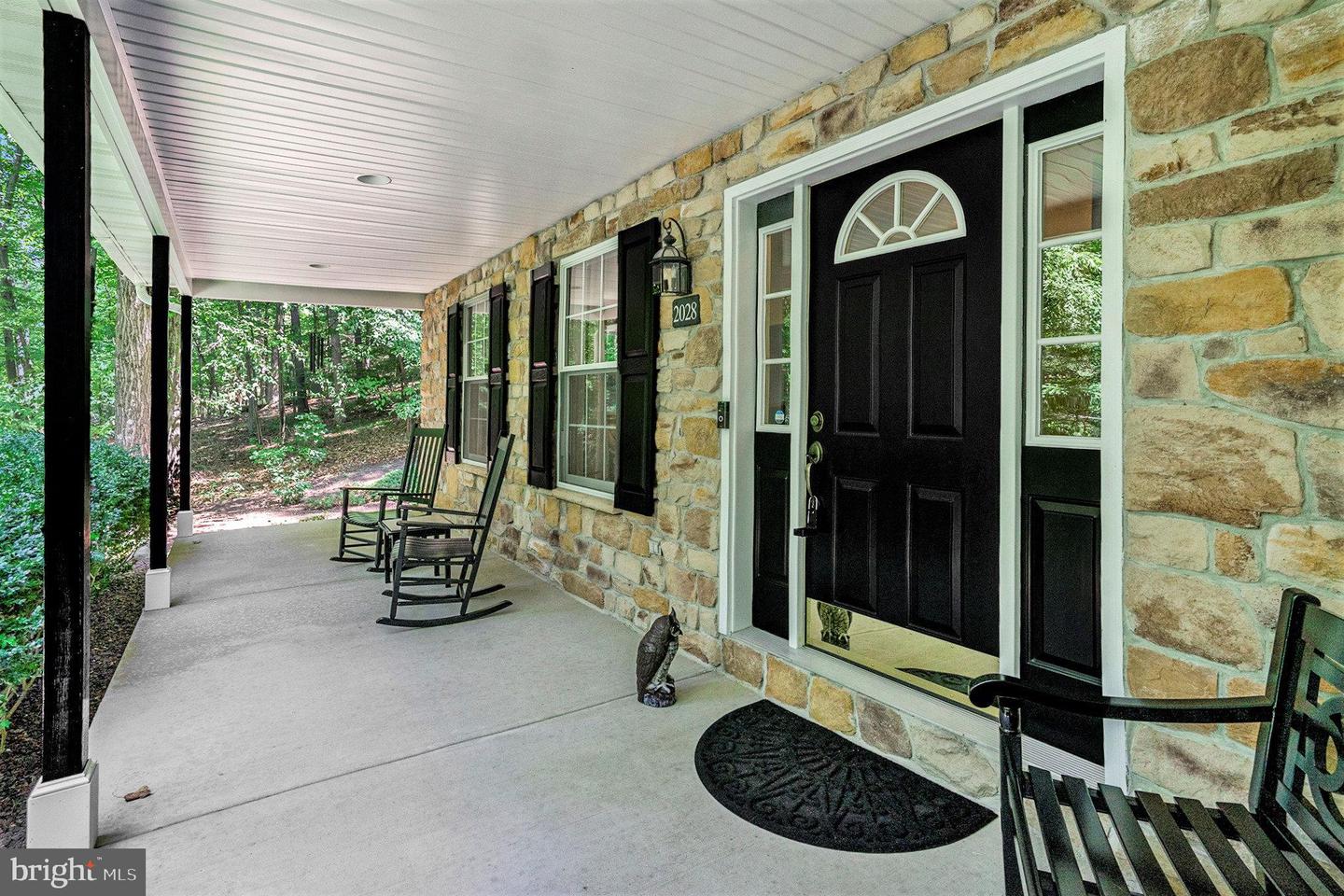 Photo 5 of 29 of 2028 Squirrel Hill Rd house