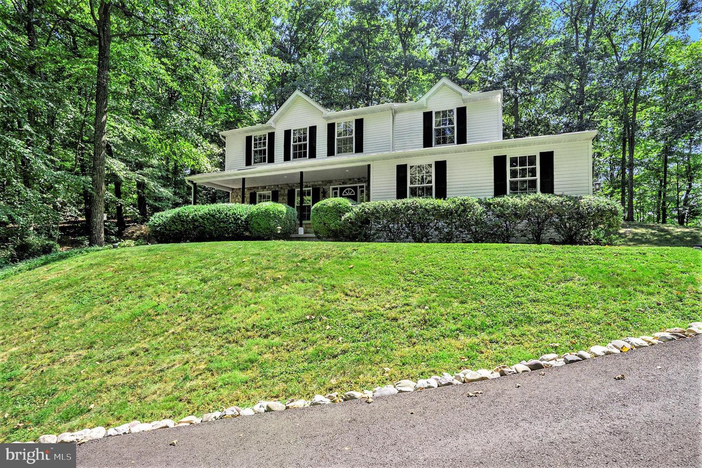 Photo 2 of 29 of 2028 Squirrel Hill Rd house