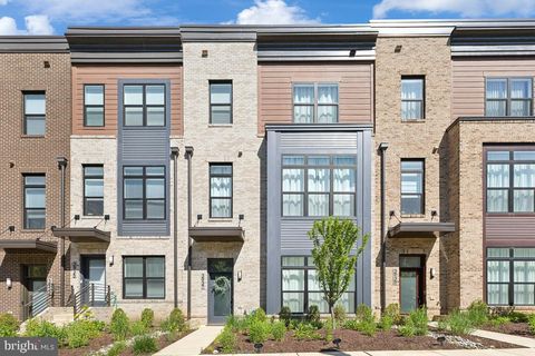 Townhouse in Rockville MD Cranes Bill COURT.jpg