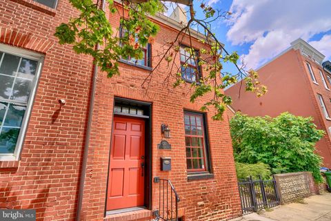 Townhouse in Baltimore MD 20 Henrietta STREET.jpg