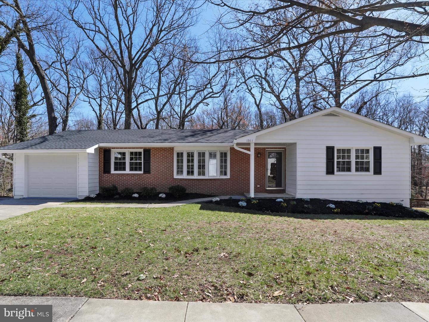1311 Hawkins Ln