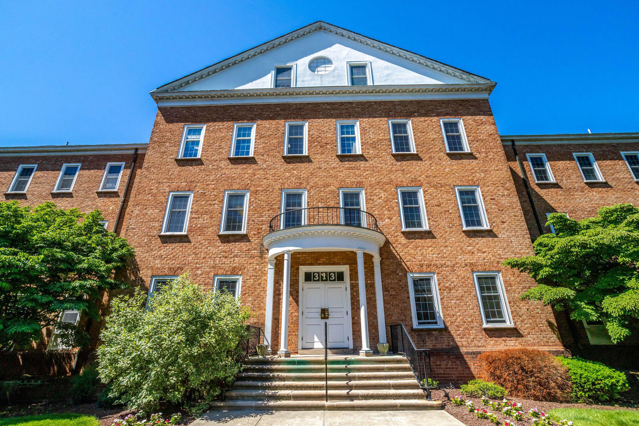 313 Park Avenue Unit 300, Falls Church, VA, 22046