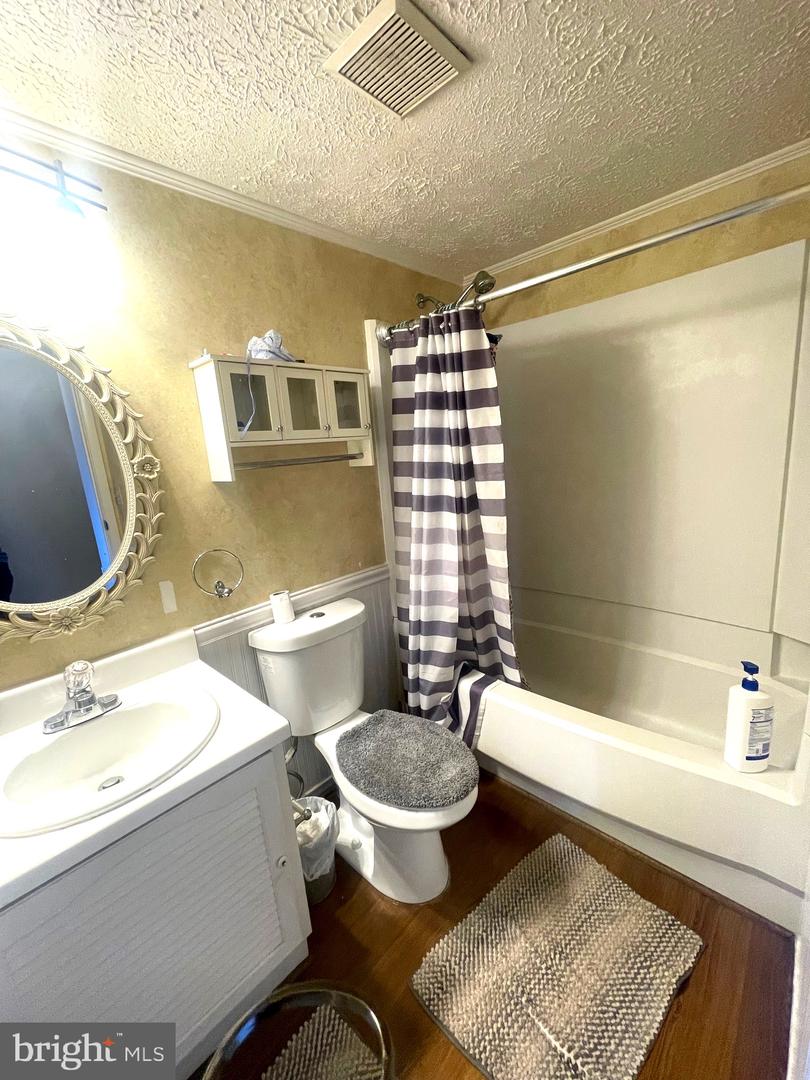 Photo 10 of 21 of 10221 Foxborough Ct house