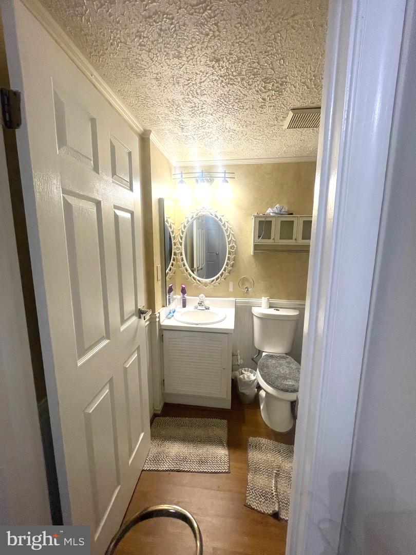 Photo 9 of 21 of 10221 Foxborough Ct house