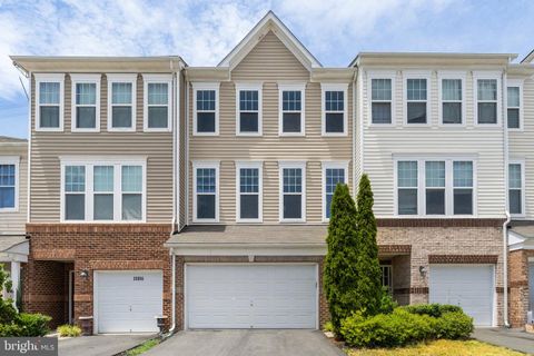 Townhouse in Aldie VA 25053 Green Mountain TERRACE.jpg