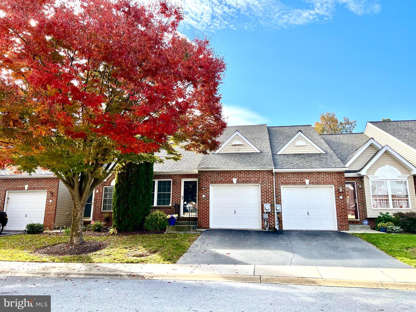 270 W Red Lion Dr