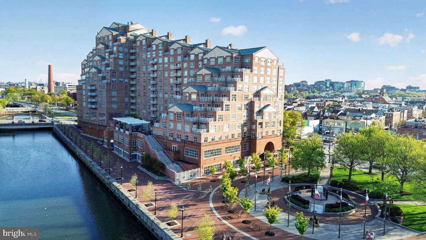 250 President Street Unit 805