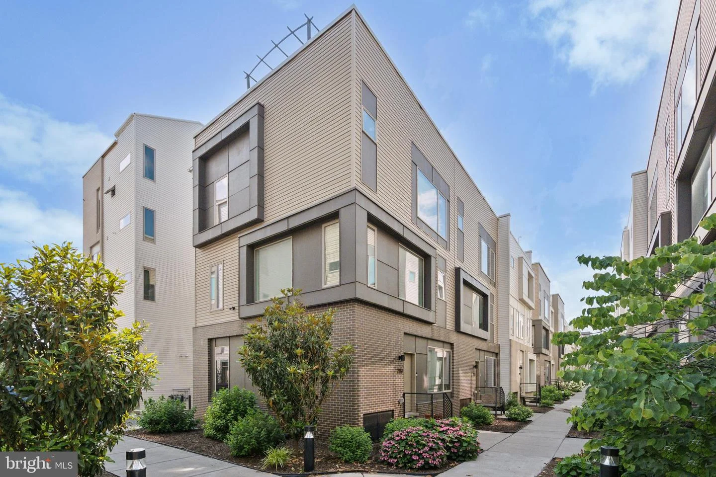 2128 Kensington Walk