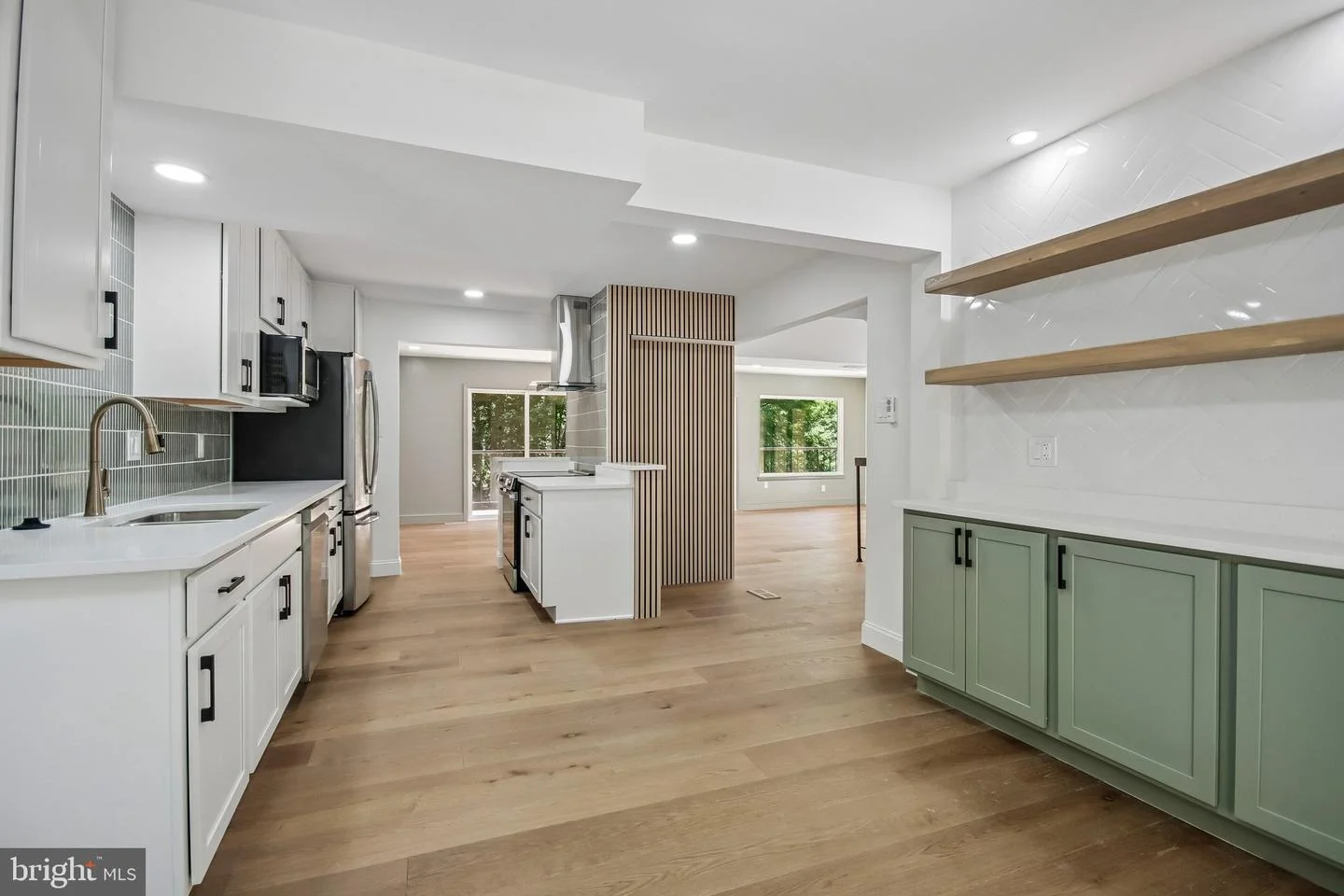 2121 Cabots Point Lane