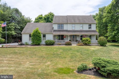 182 Shoreline Dr Honey Brook PA 19344