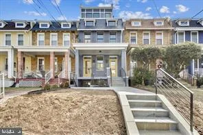 822 Madison Street NW