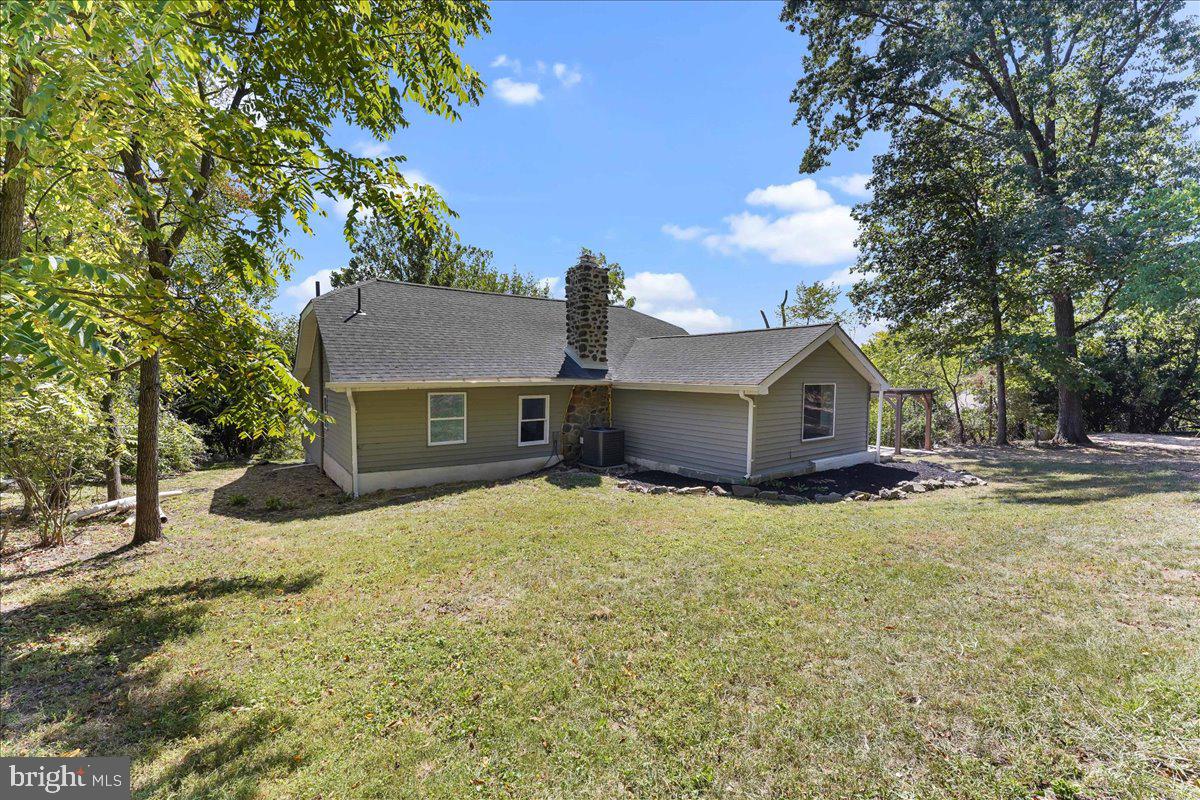 Photo 43 of 46 of 1737 N Keim St house