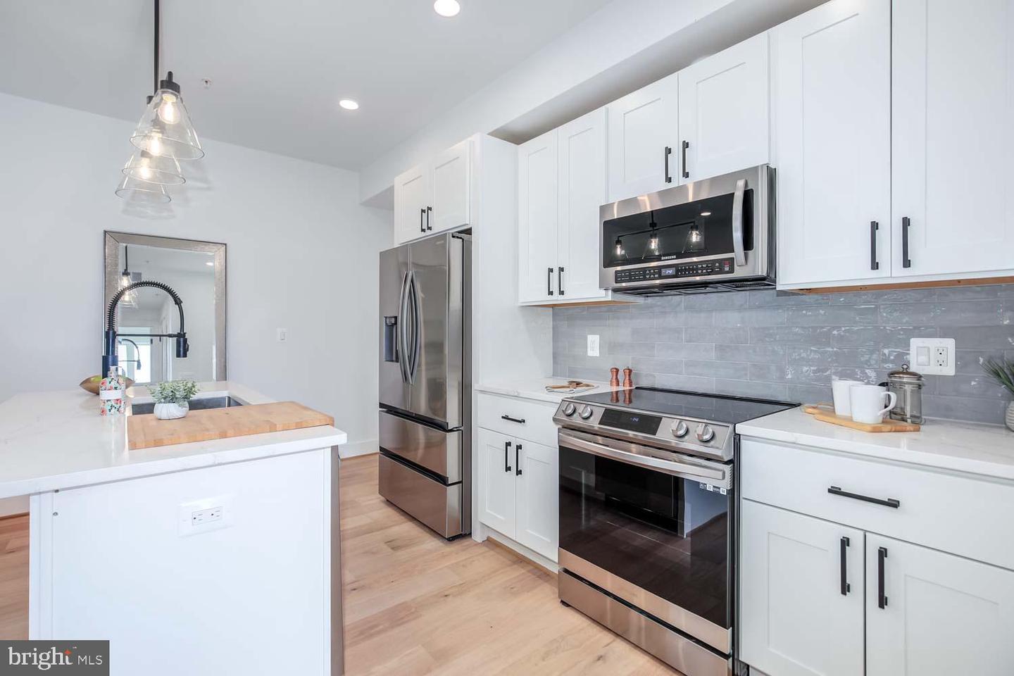Photo 6 of 14 of 2601 30th St NE #6 condo