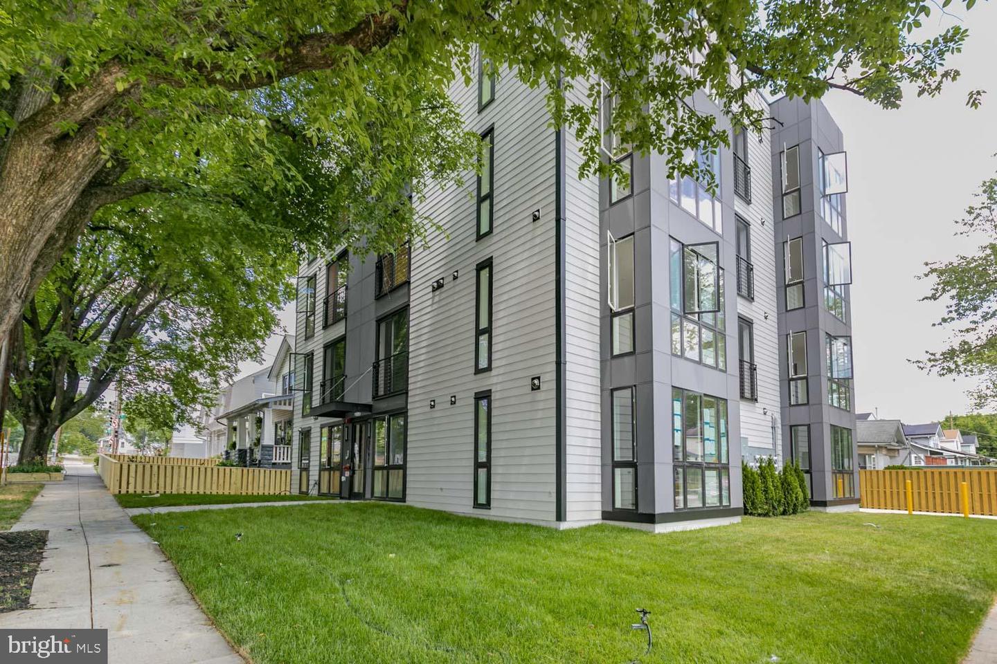 Photo 1 of 14 of 2601 30th St NE #6 condo