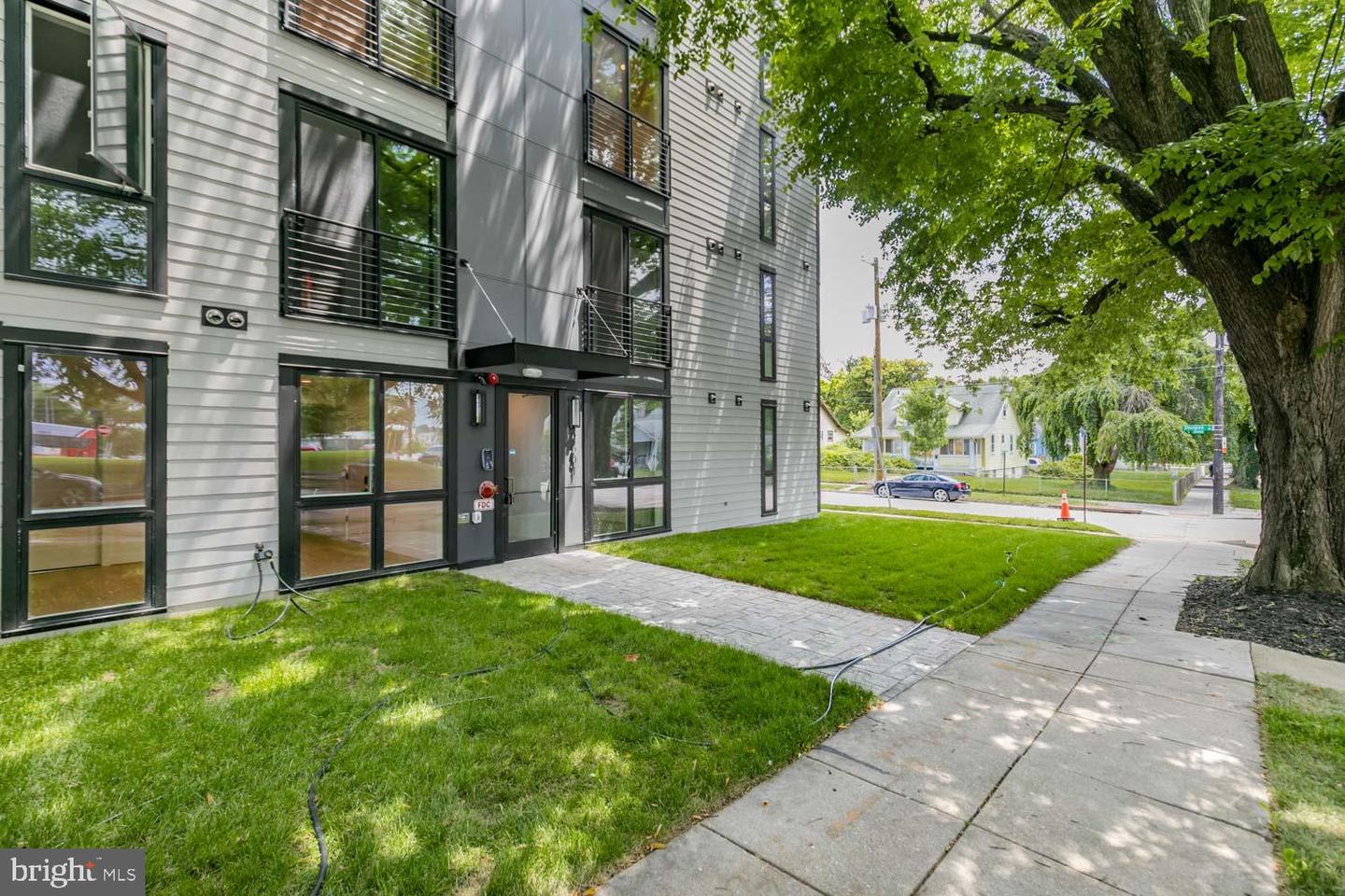 Photo 2 of 14 of 2601 30th St NE #6 condo