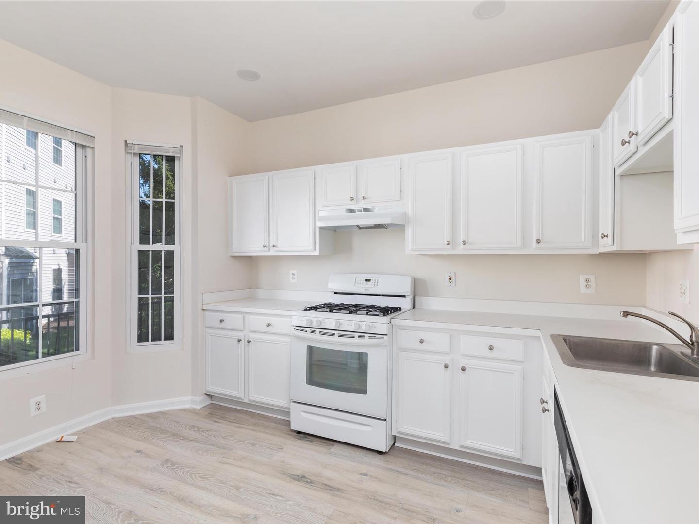 Photo 4 of 29 of 46612 Drysdale Ter #100 condo