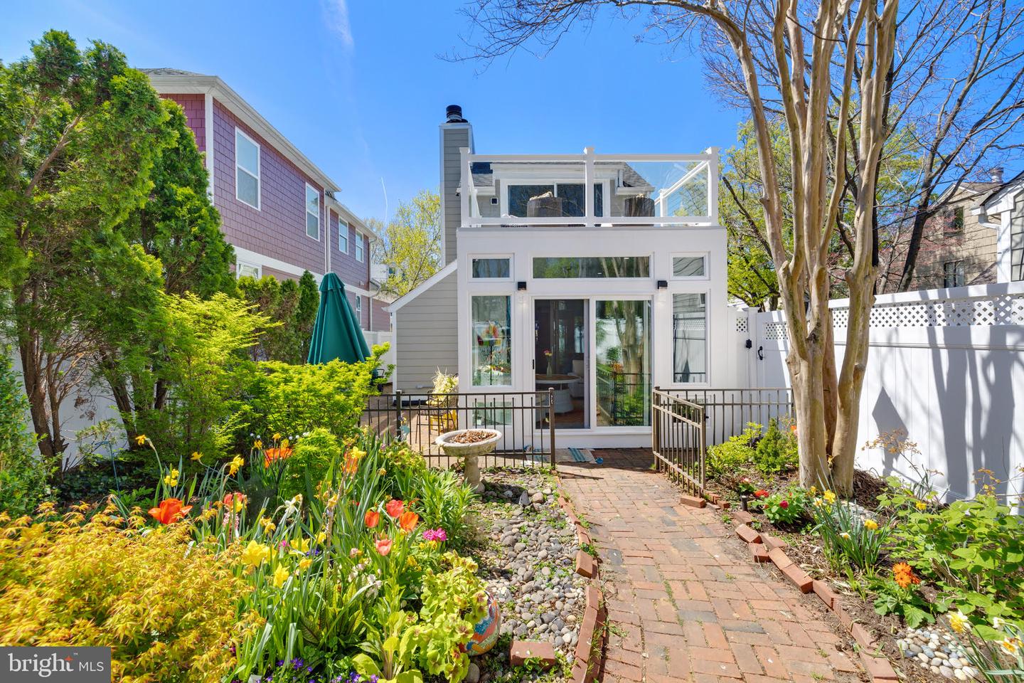 421 Third St