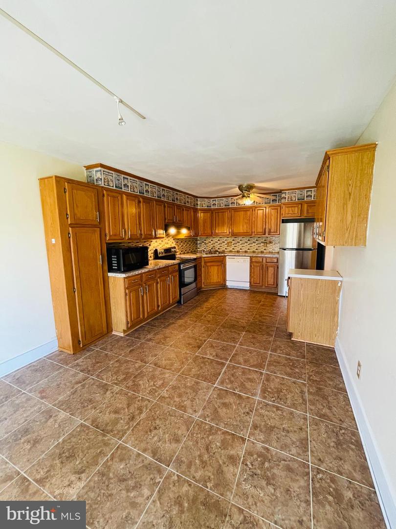Photo 8 of 31 of 168 Providence Forge Rd townhome