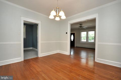 Single Family Residence in Cinnaminson NJ 551 Zeisner AVENUE 10.jpg