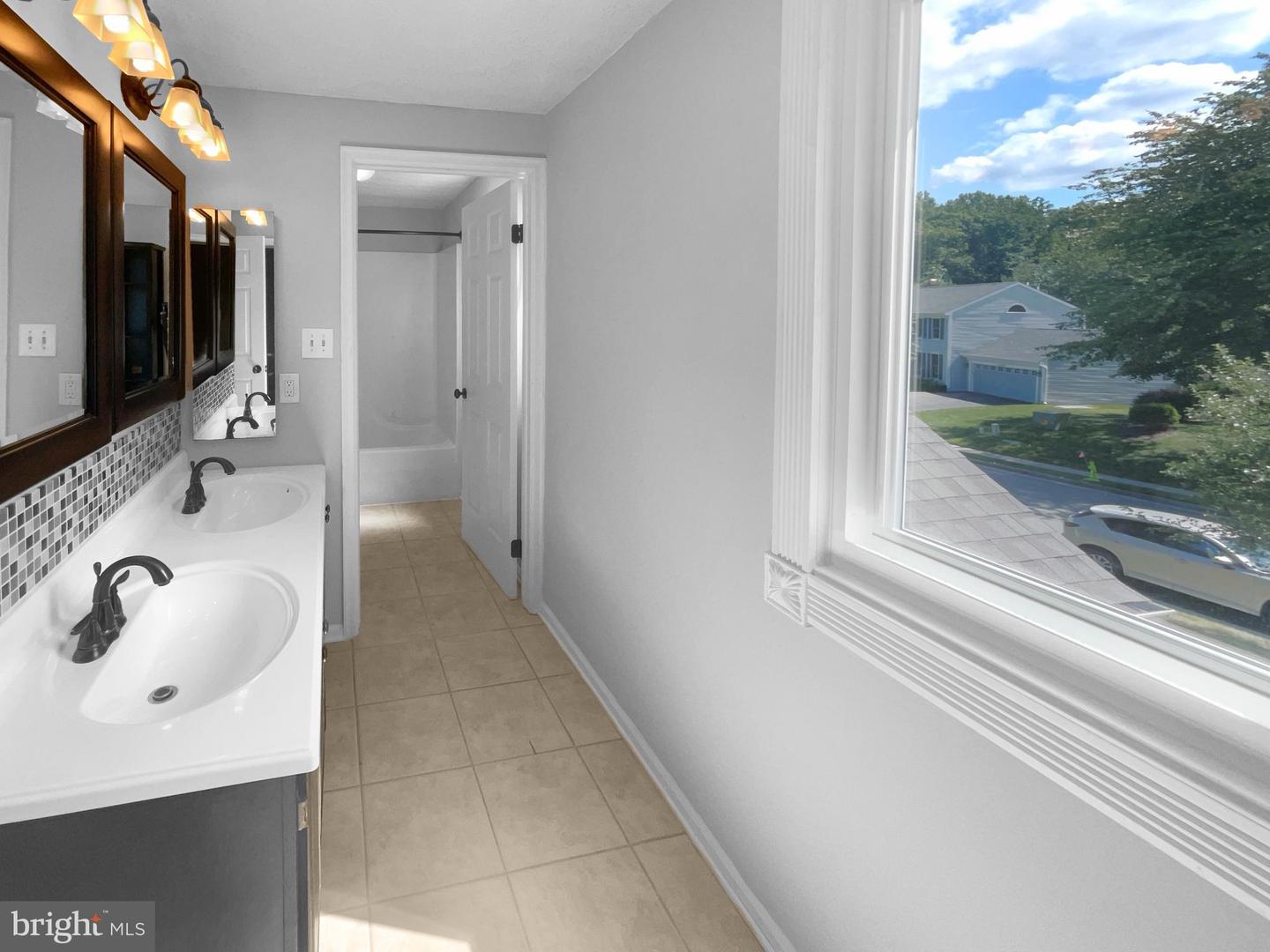 Photo 5 of 21 of 12827 Valleyhill St house