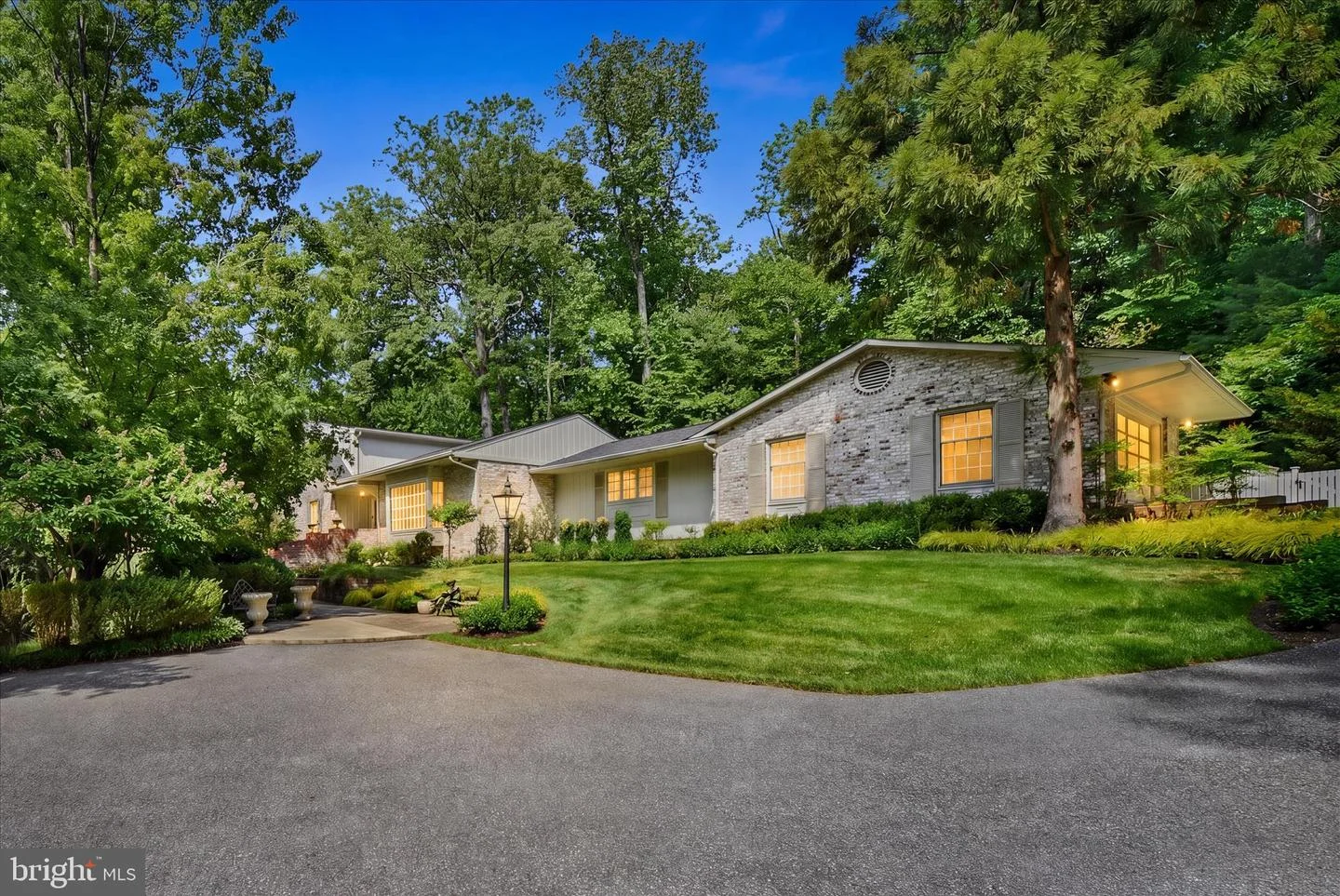 11 Caveswood Lane